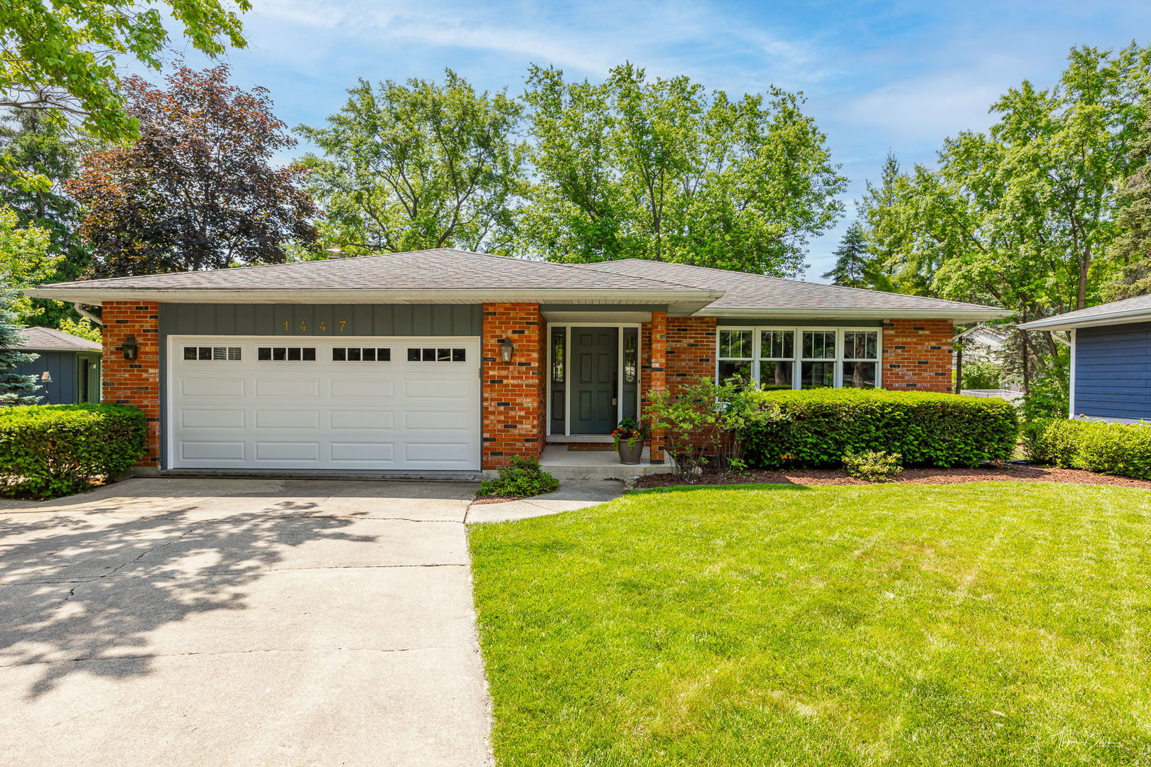 1447 Hillcrest Road, Downers Grove, IL 60516