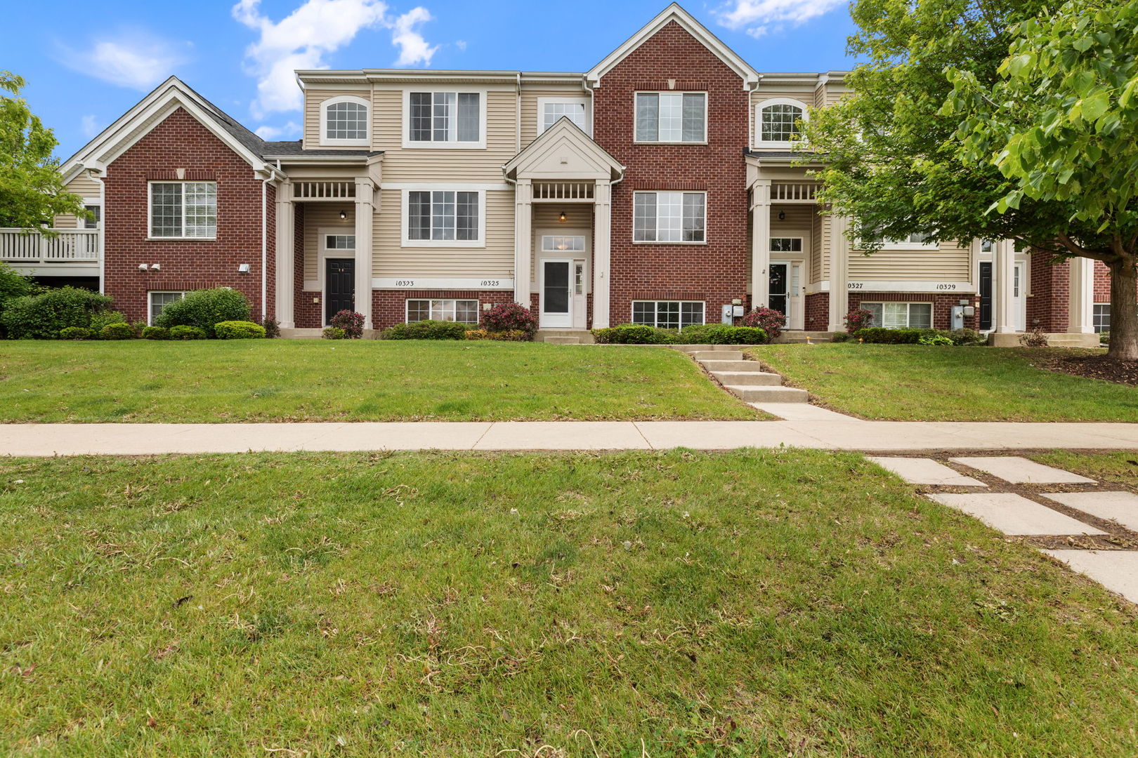 10325 Kerry Ridge Court, Oak Lawn, IL 60453