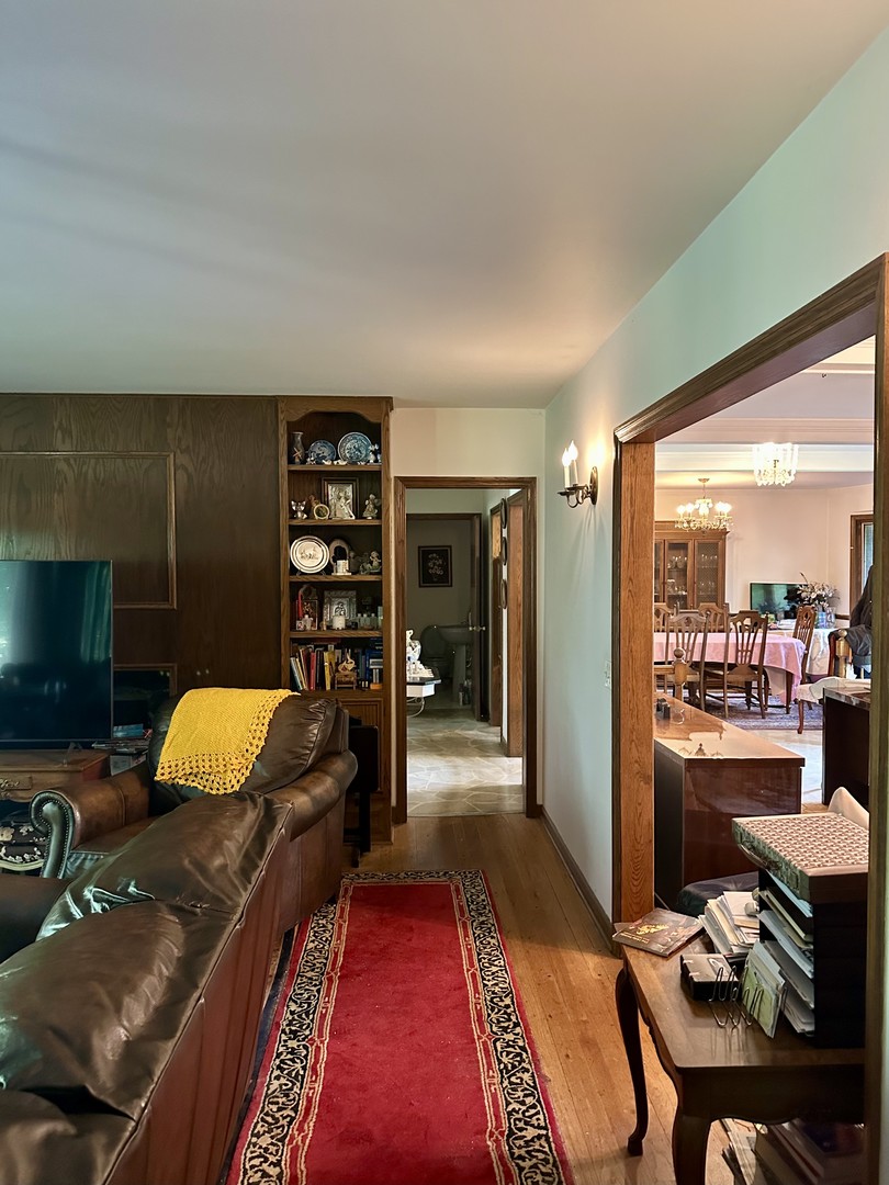 205 Timber Trail Drive, Oak Brook, IL 60523