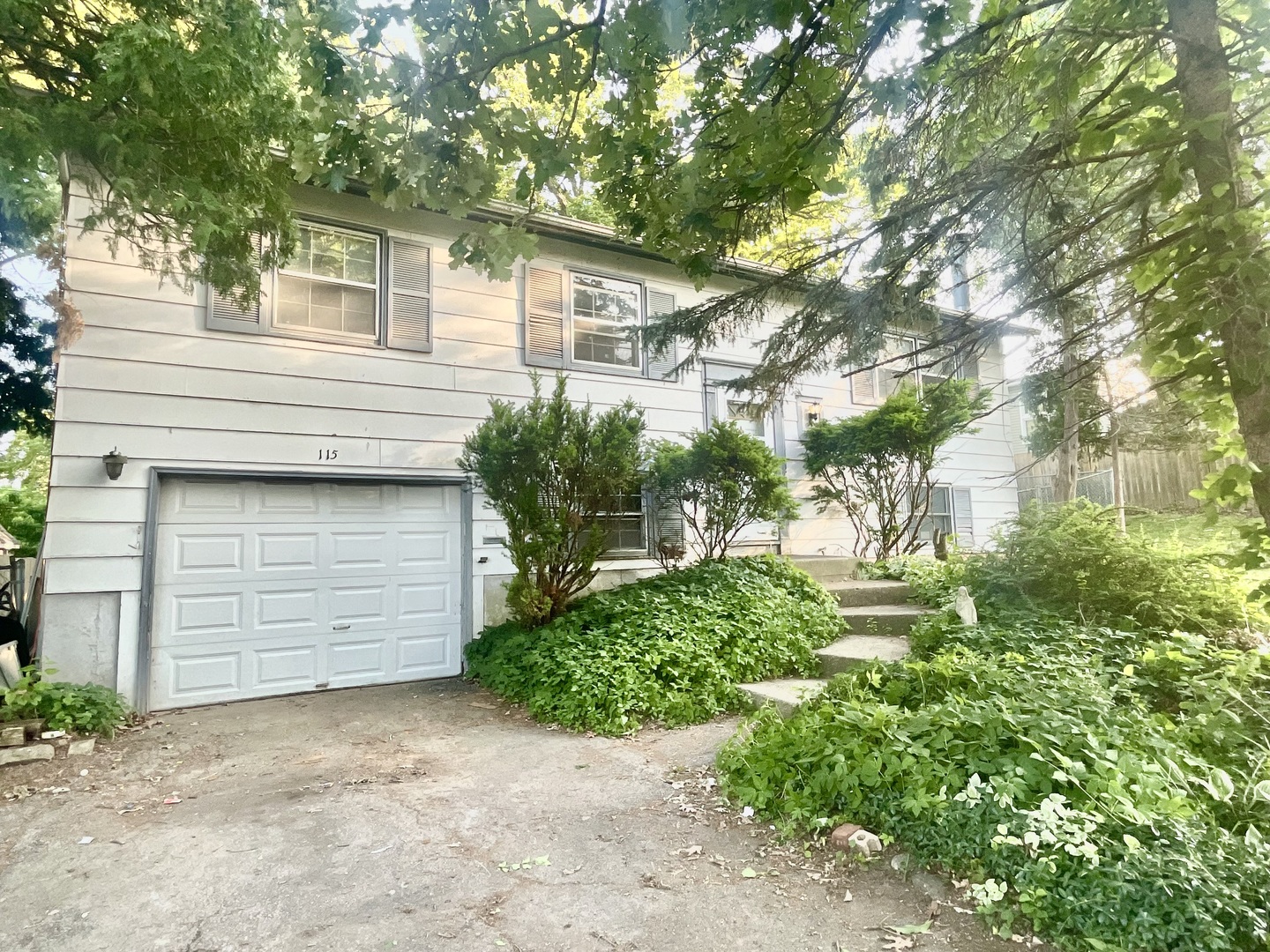 115 Walnut Drive, Streamwood, IL 60107