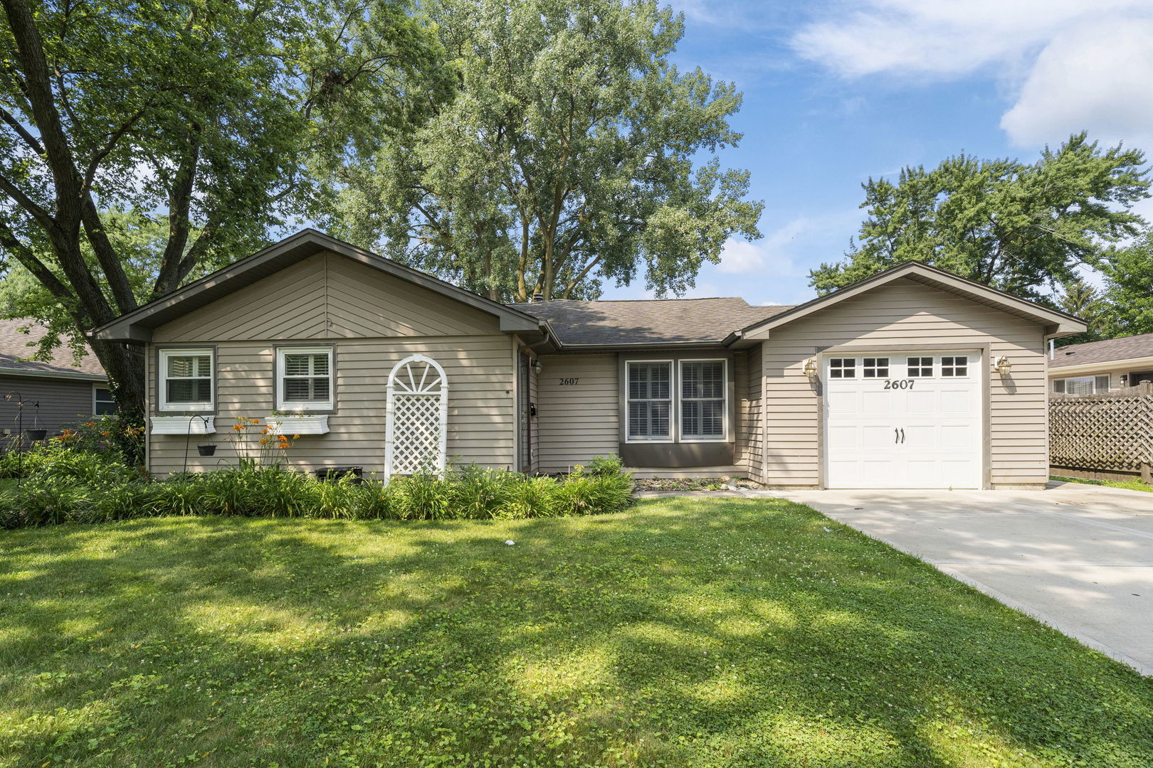 2607 School Drive, Rolling Meadows, IL 60008