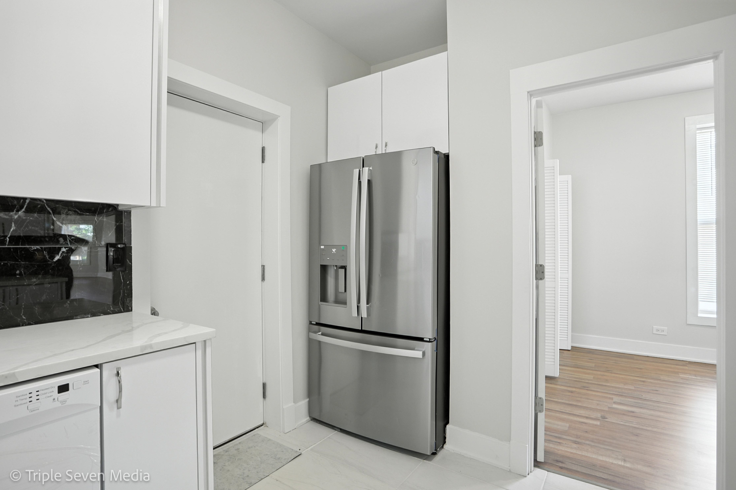 3425 W Carroll Avenue, Chicago, IL 60624