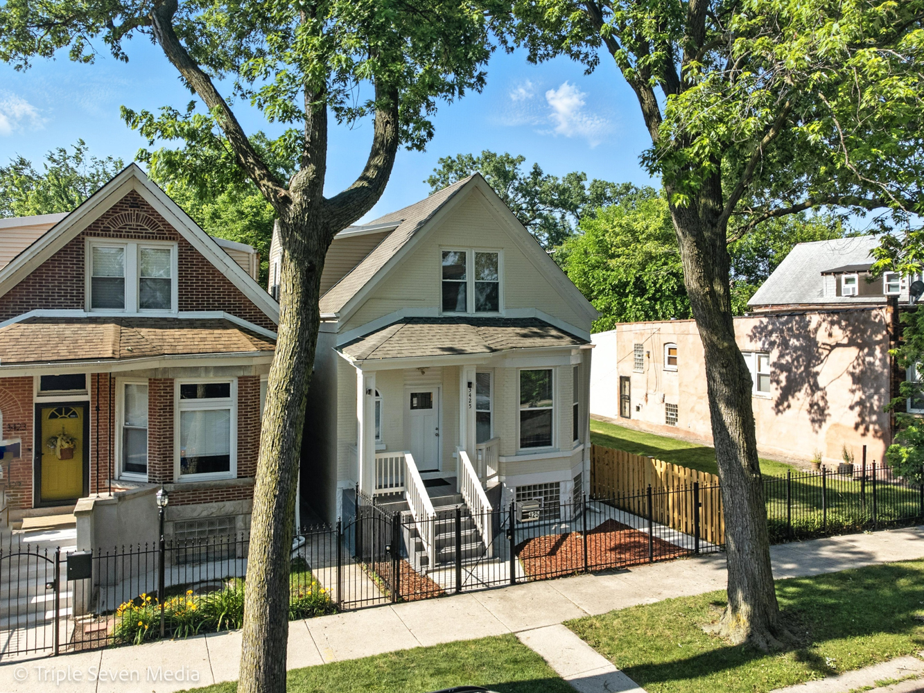 3425 W Carroll Avenue, Chicago, IL 60624