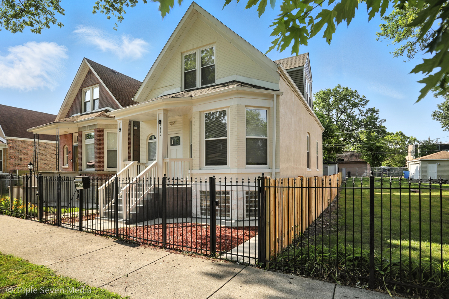 3425 W Carroll Avenue, Chicago, IL 60624