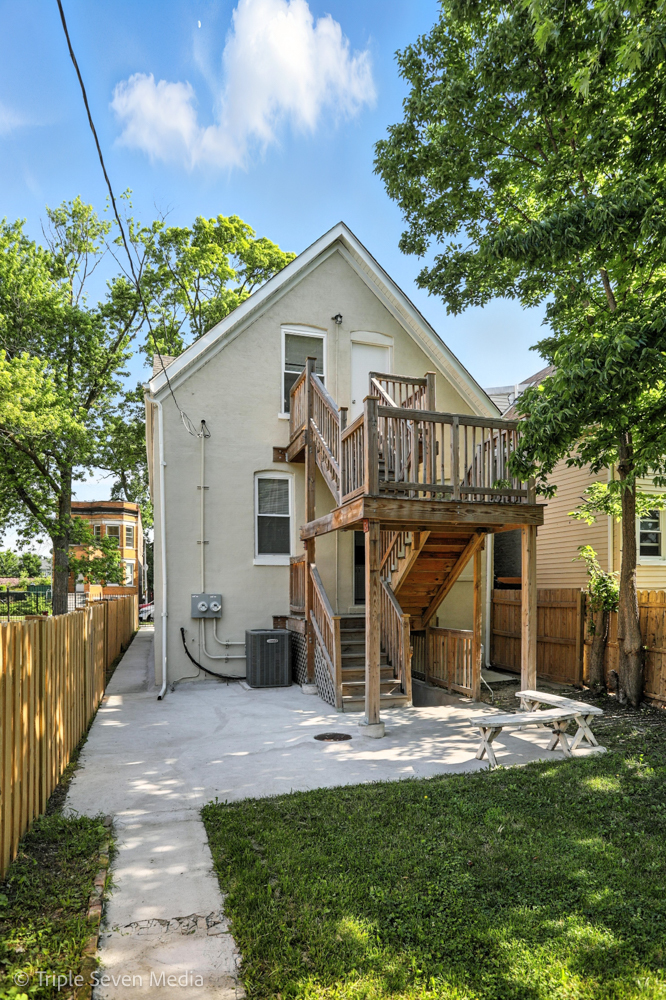 3425 W Carroll Avenue, Chicago, IL 60624