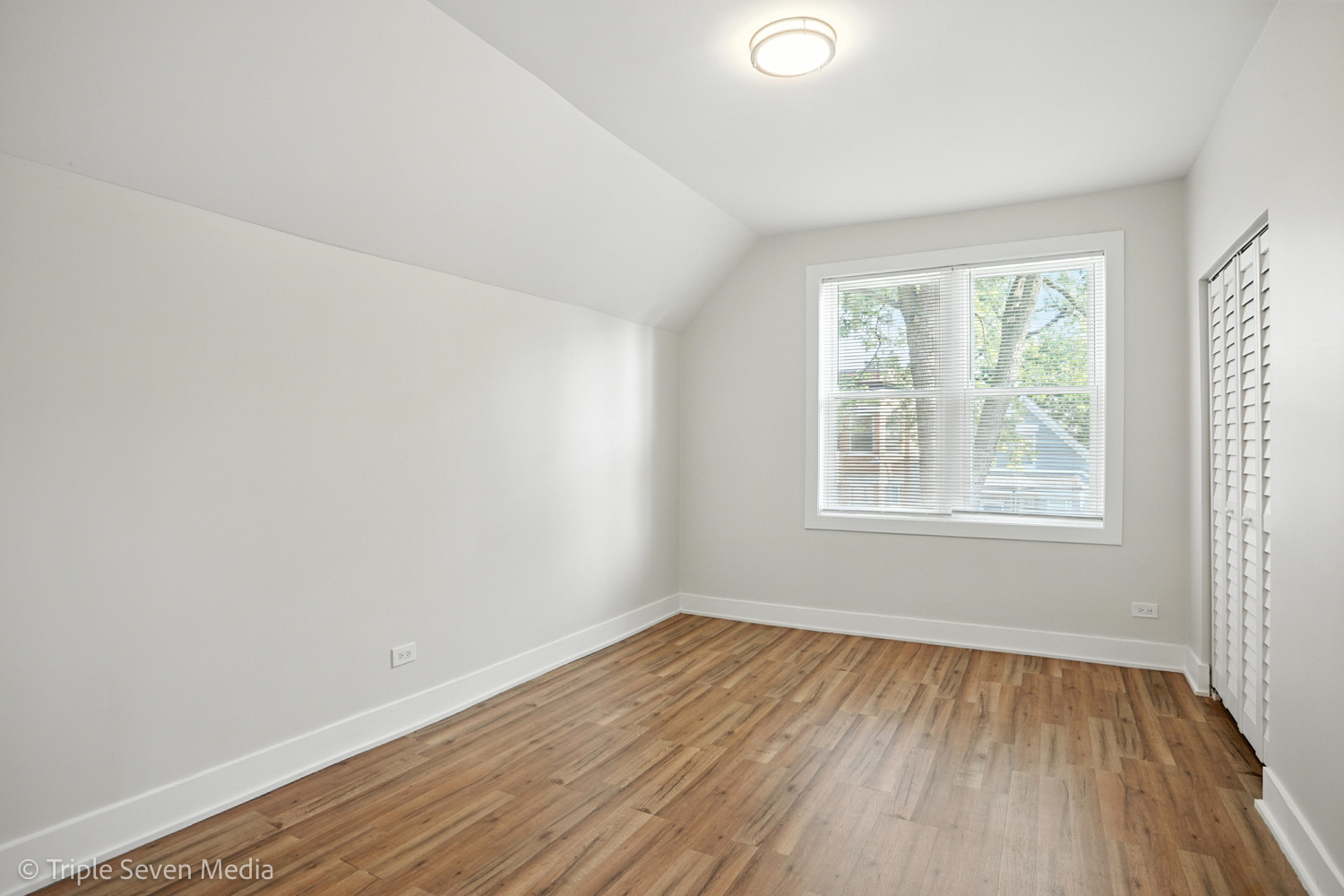 3425 W Carroll Avenue, Chicago, IL 60624
