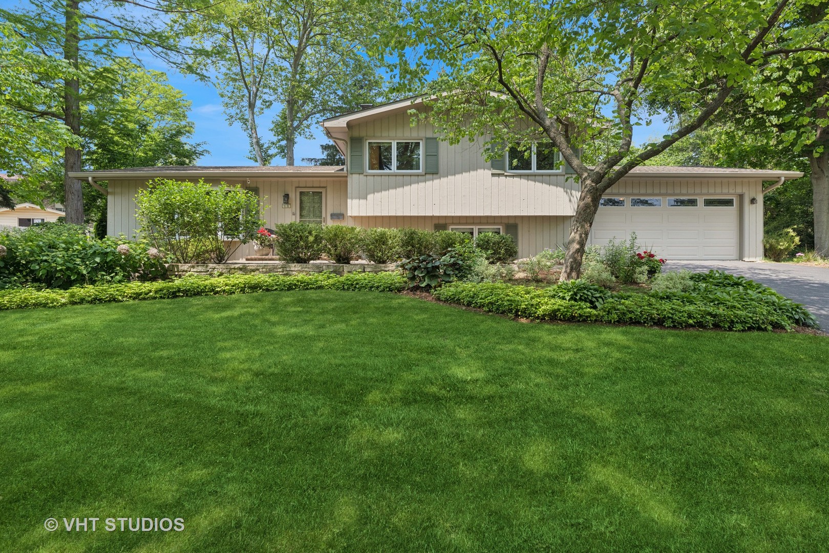 917 Bartlett Terrace, Libertyville, IL 60048