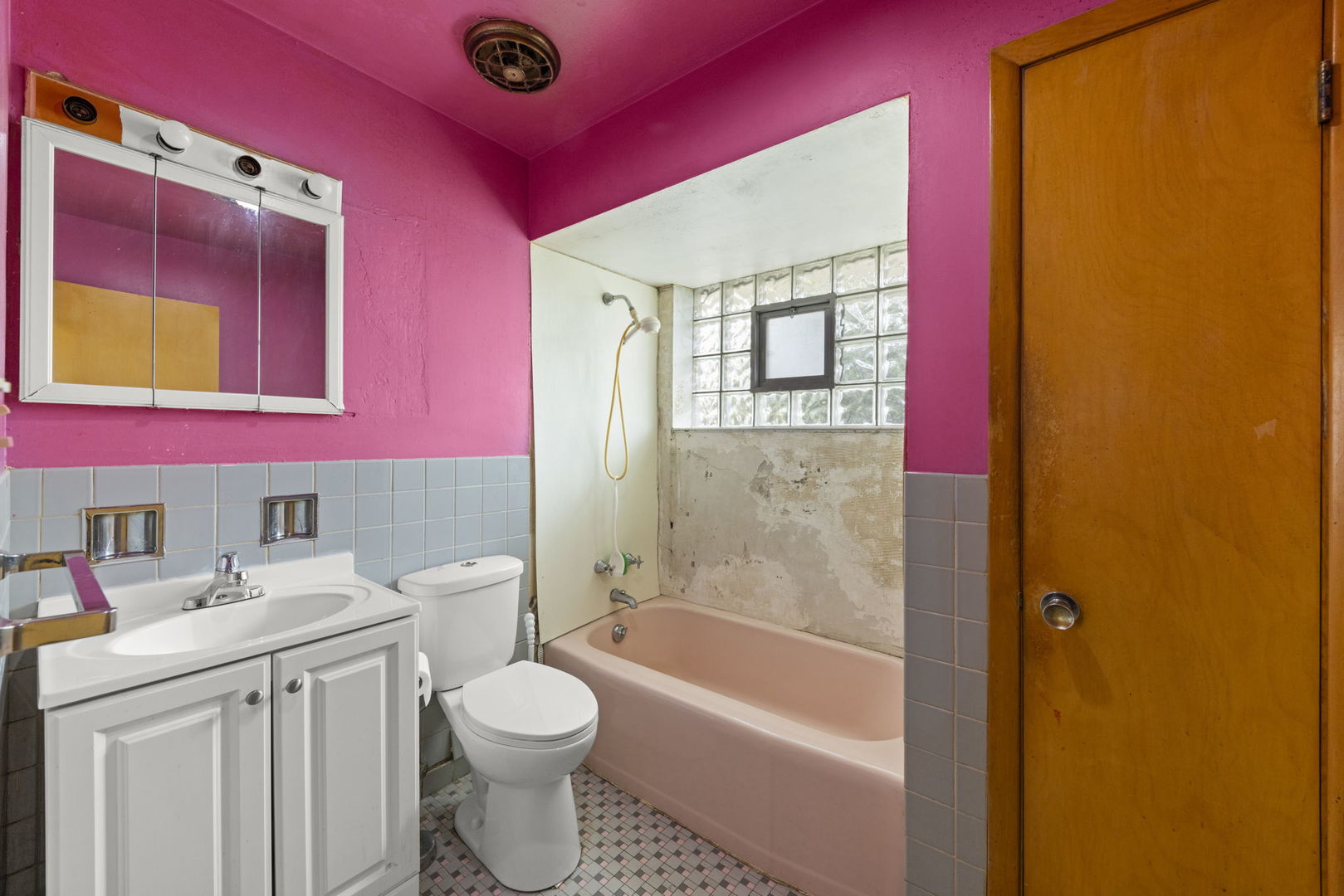 1301 N Latrobe Avenue, Chicago, IL 60651