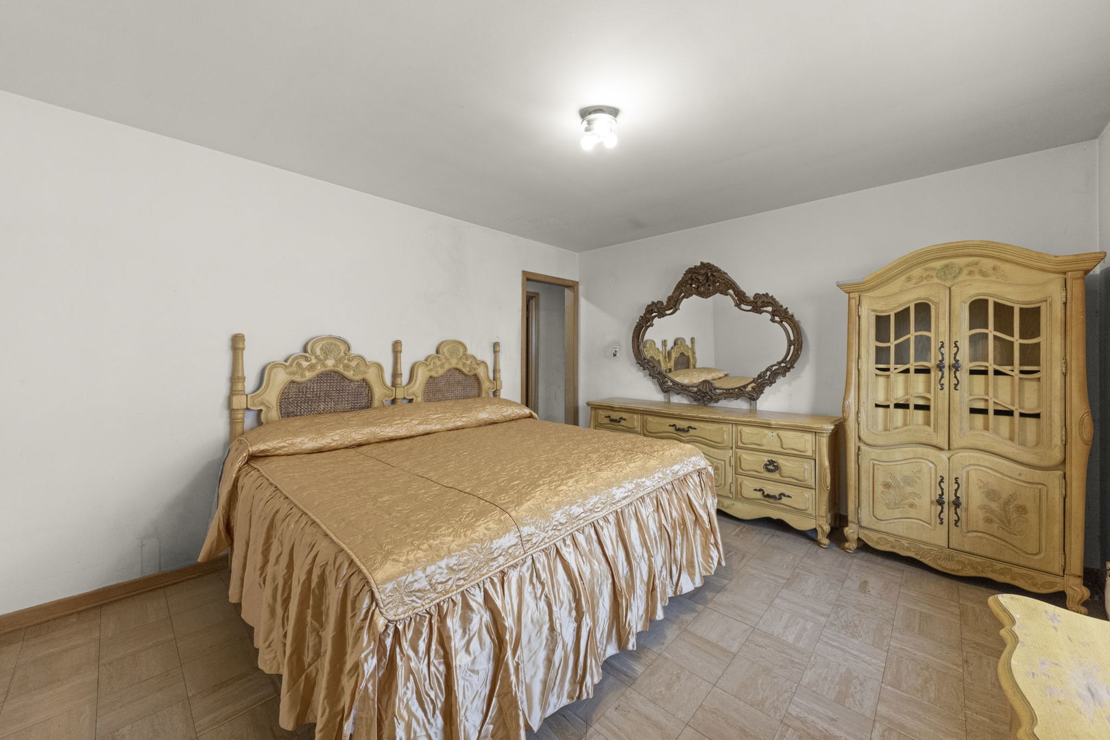 1301 N Latrobe Avenue, Chicago, IL 60651