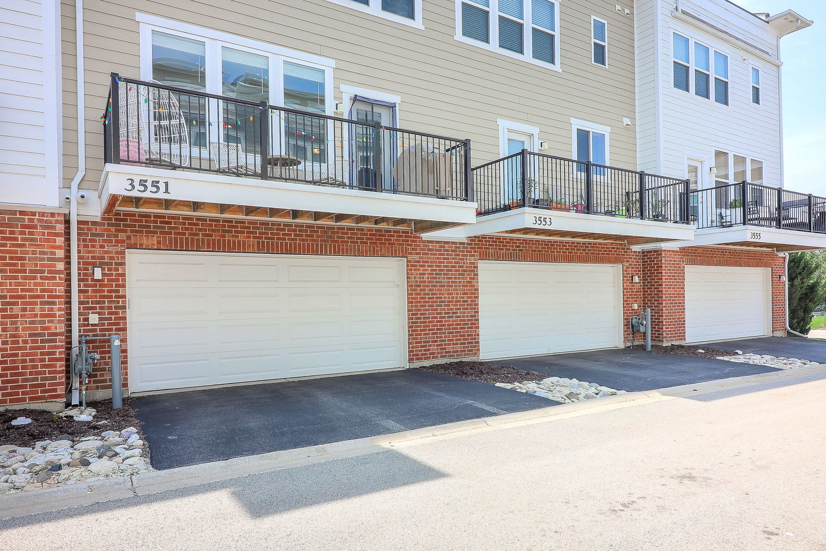 3551 KEMPER Drive, Woodridge, IL 60517