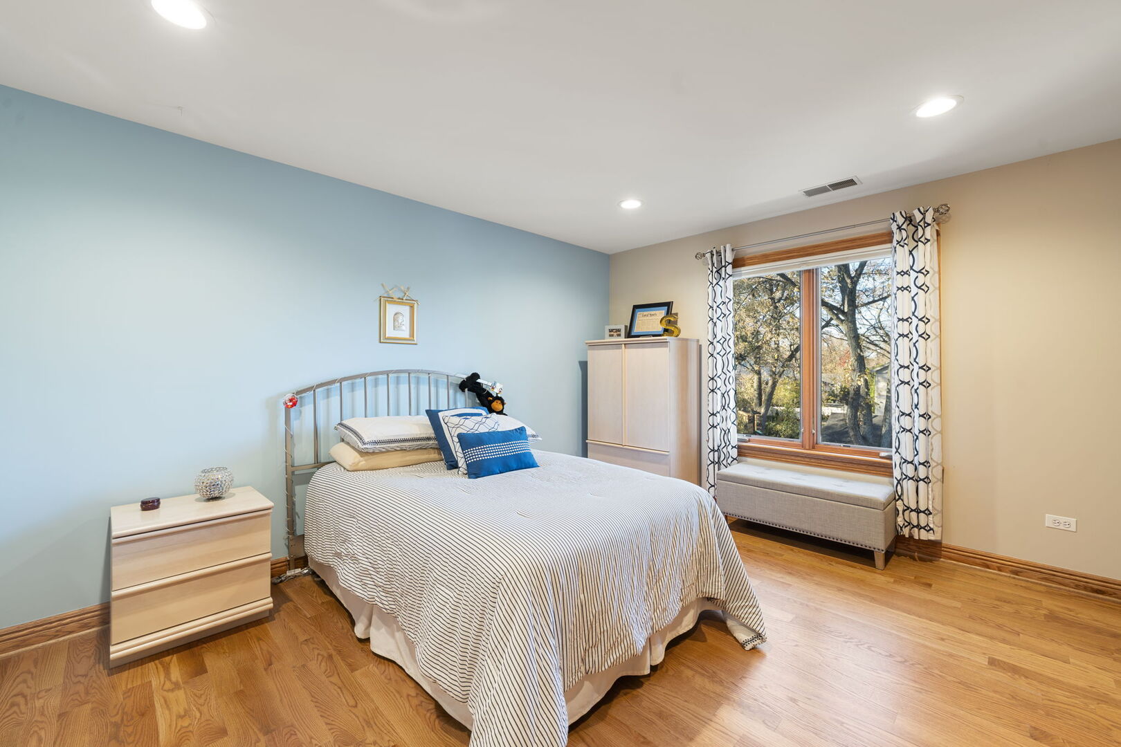 200 N School Street, Mount Prospect, IL 60056