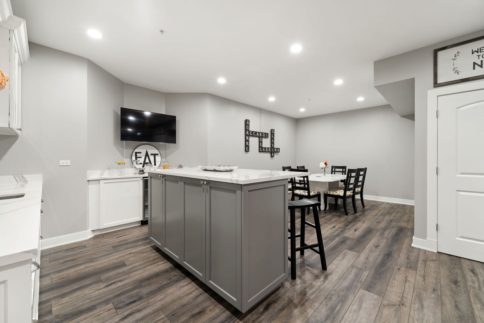 200 N School Street, Mount Prospect, IL 60056