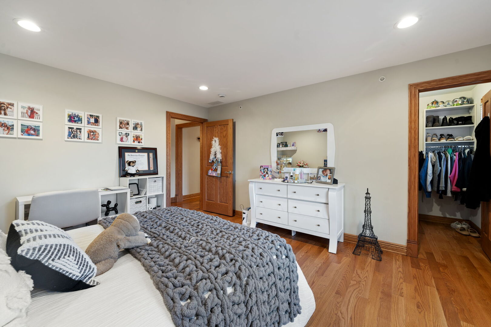 200 N School Street, Mount Prospect, IL 60056