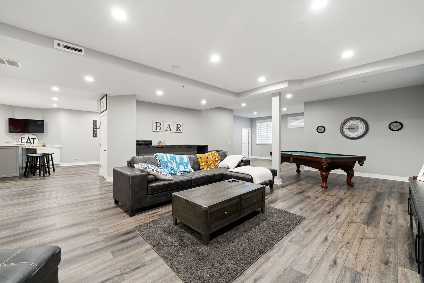 200 N School Street, Mount Prospect, IL 60056