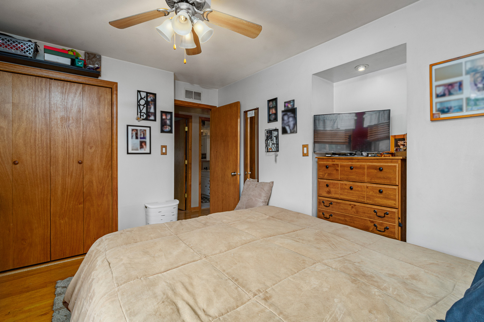 10805 S Oak Park Avenue, Worth, IL 60482