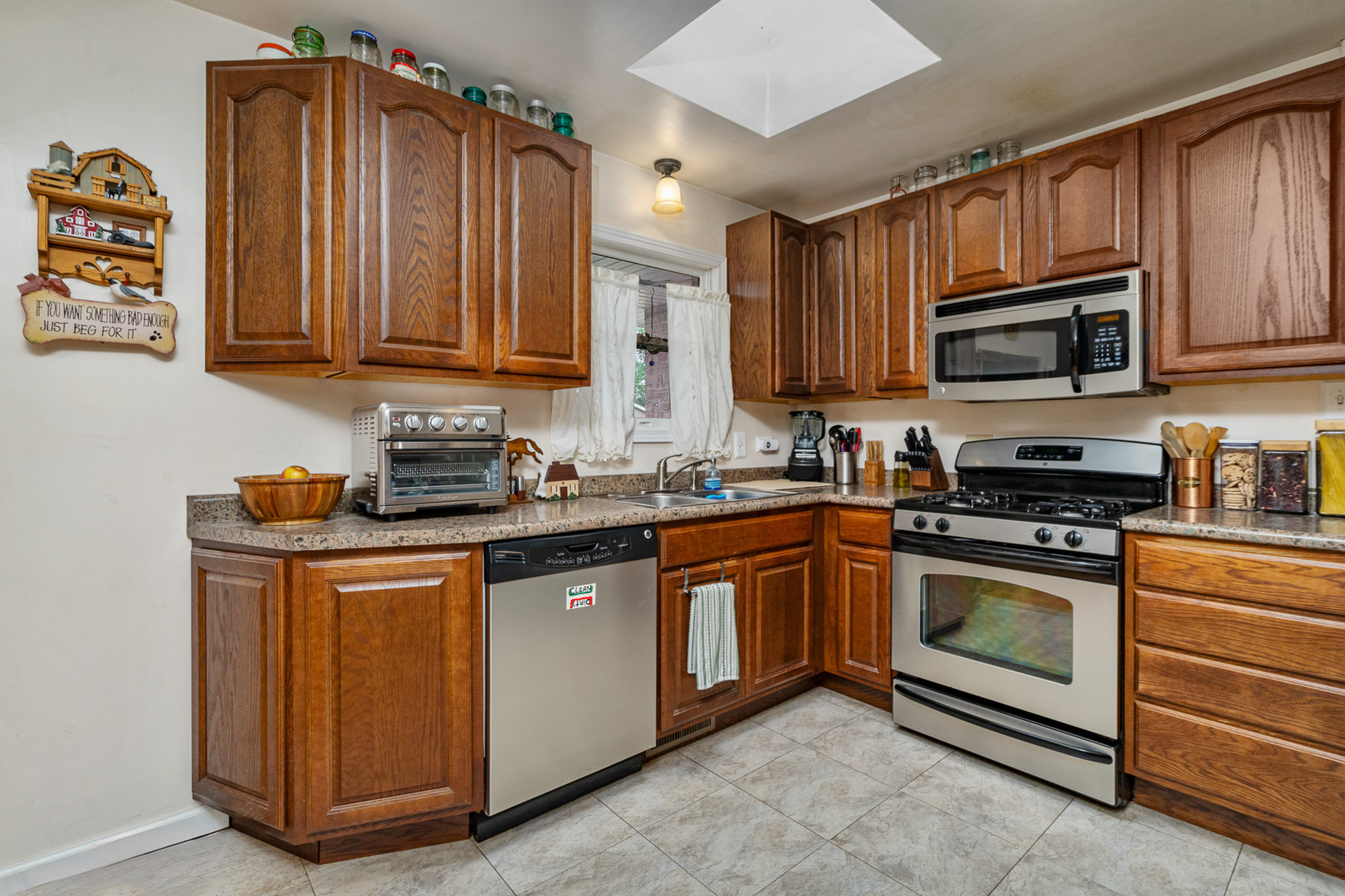10805 S Oak Park Avenue, Worth, IL 60482
