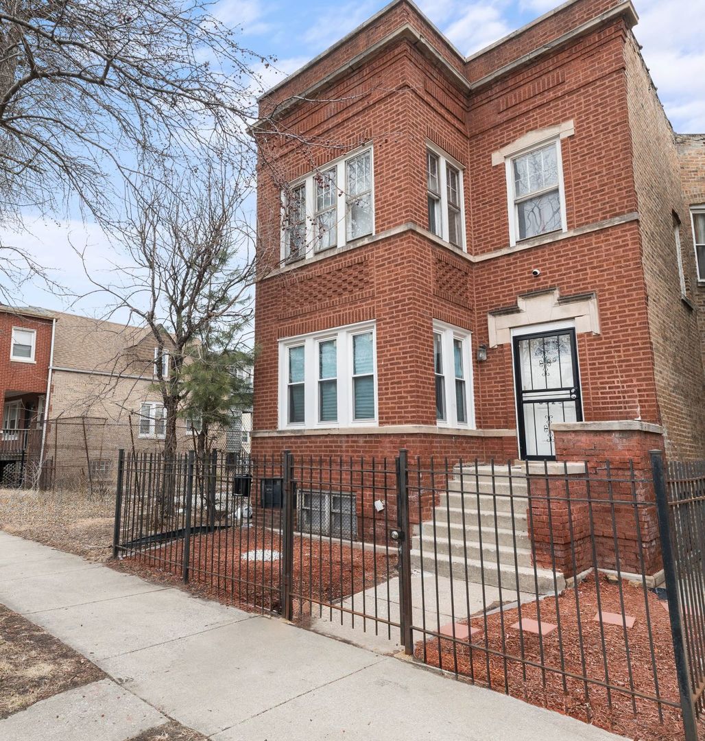 6523 S Evans Avenue, Chicago, IL 60637