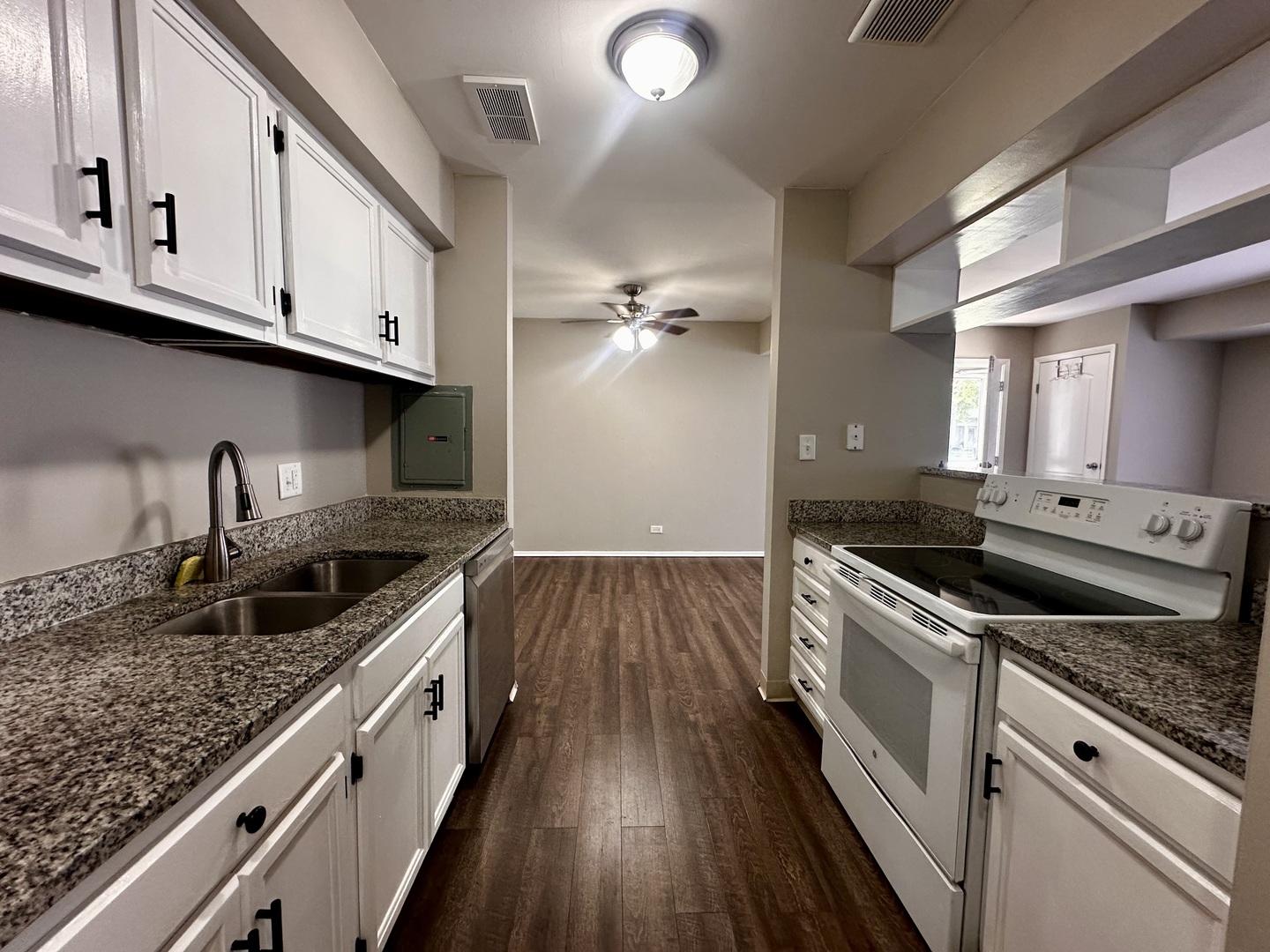 1401 N Glen Circle #D, Aurora, IL 60506