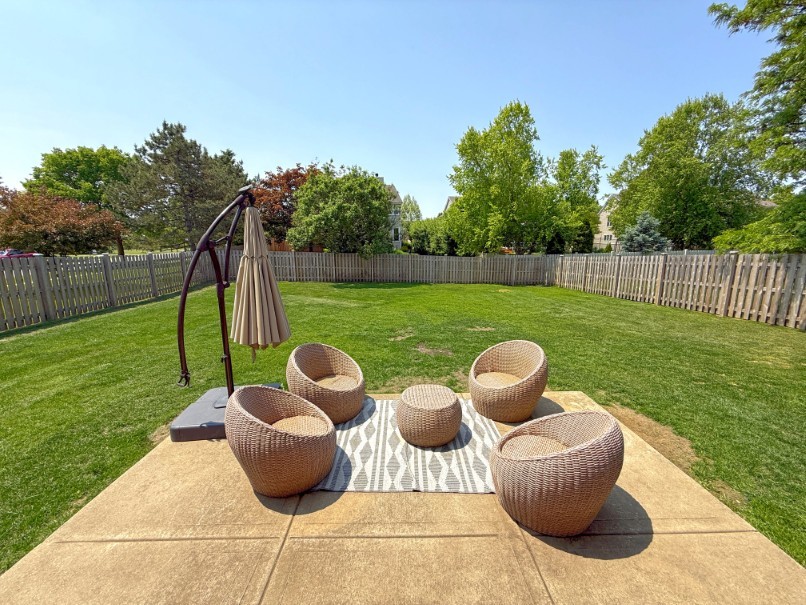 1860 Dorchester Avenue, Algonquin, IL 60102