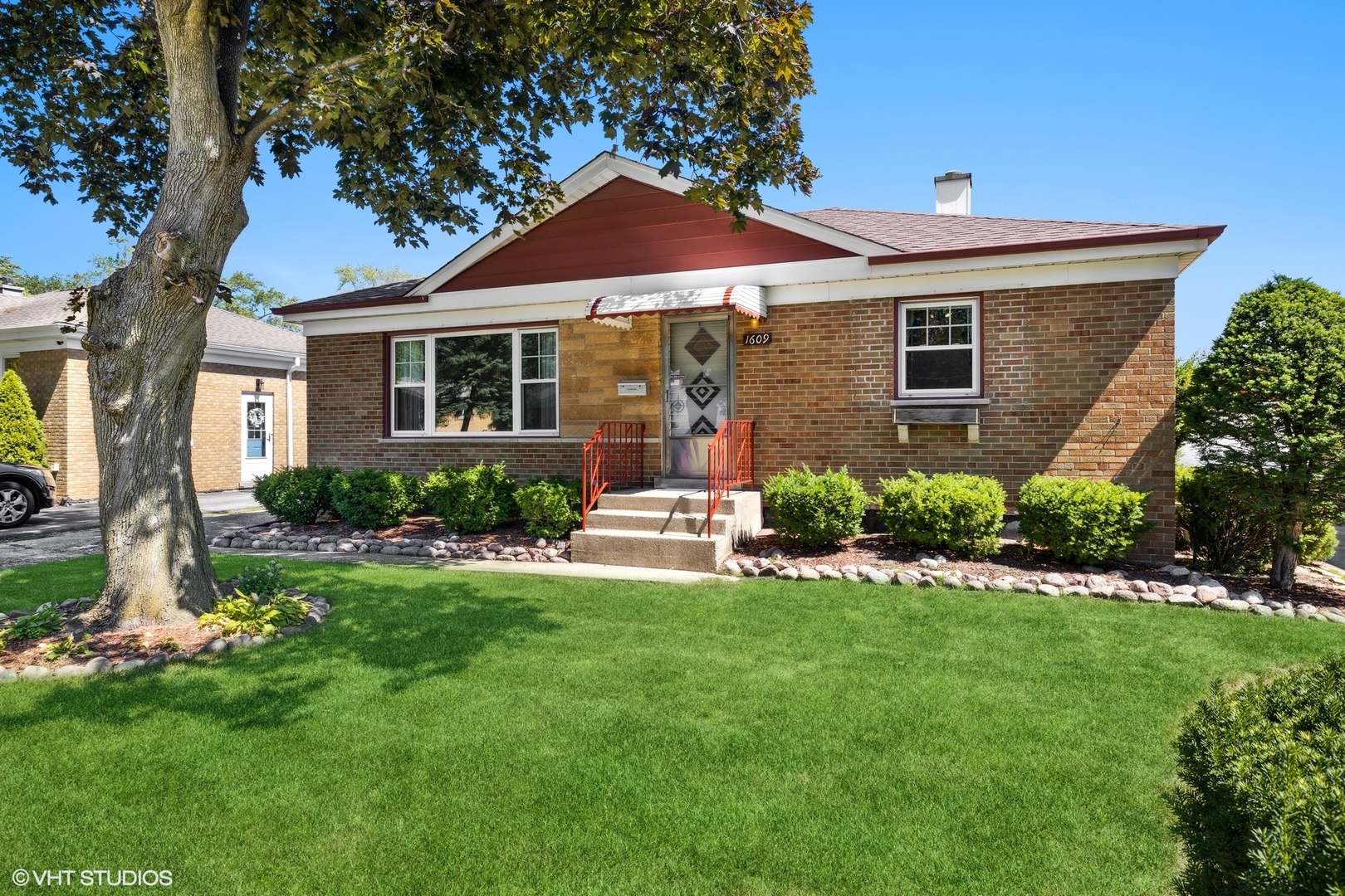 1609 Boeger Avenue, Westchester, IL 60154