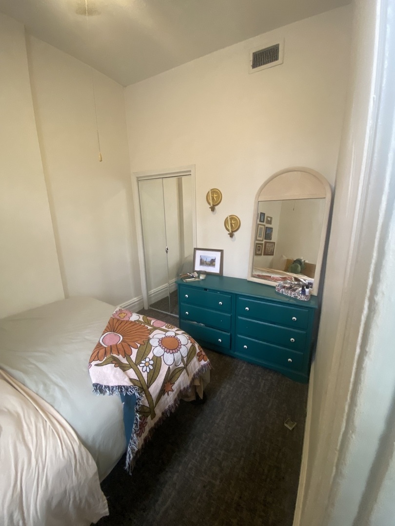 955 W DICKENS Avenue #2R, Chicago, IL 60614