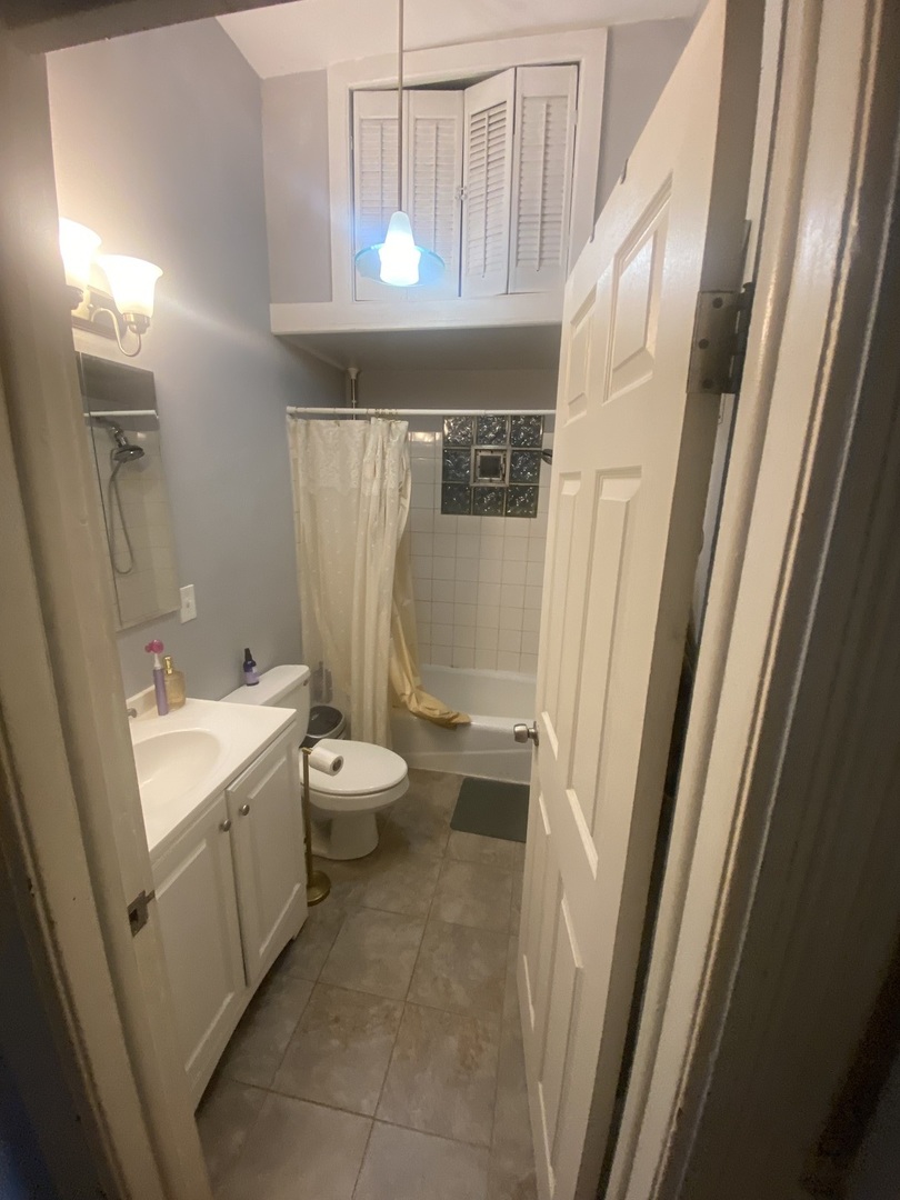 955 W DICKENS Avenue #2R, Chicago, IL 60614