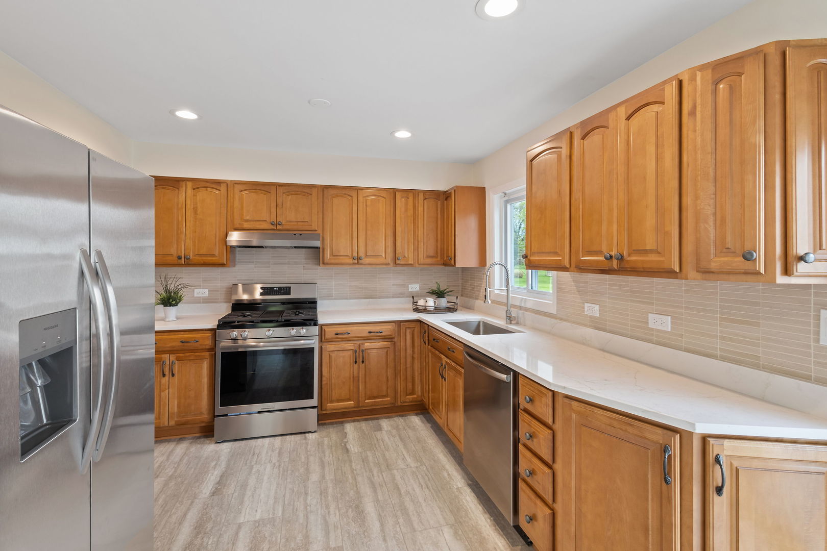 646 68th Street, Willowbrook, IL 60527