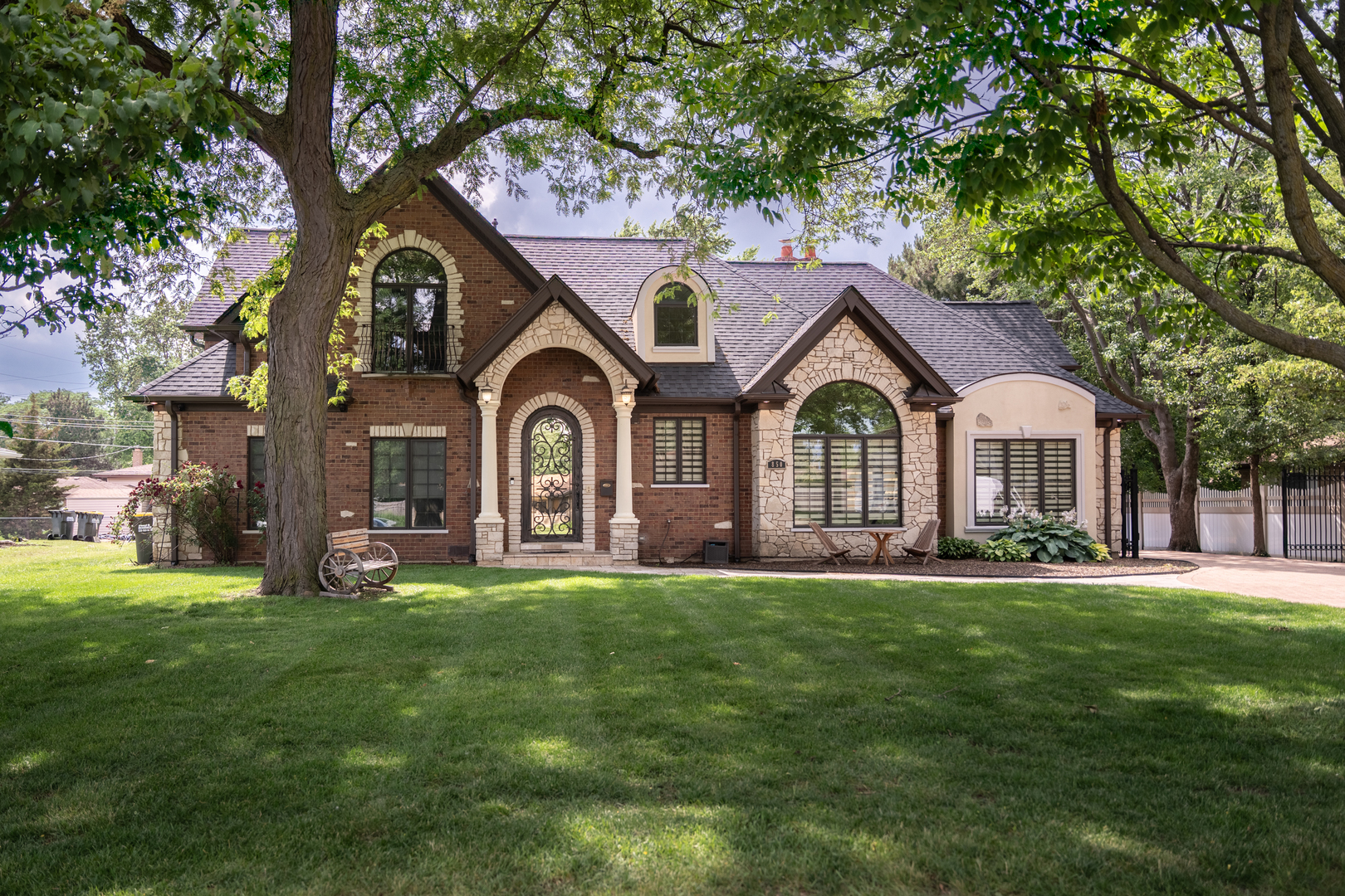 850 S 10th Avenue, La Grange, IL 60525