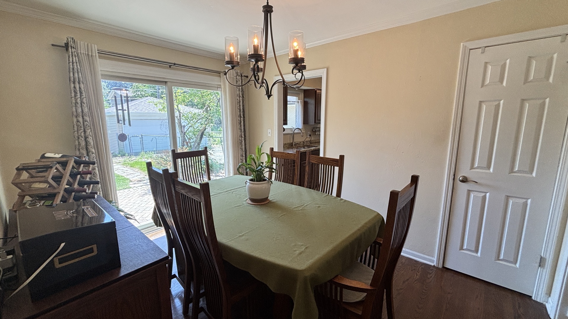 1317 N Mitchell Avenue, Arlington Heights, IL 60004