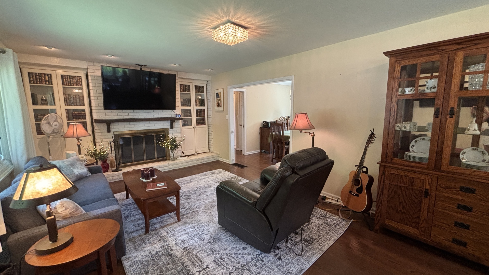 1317 N Mitchell Avenue, Arlington Heights, IL 60004