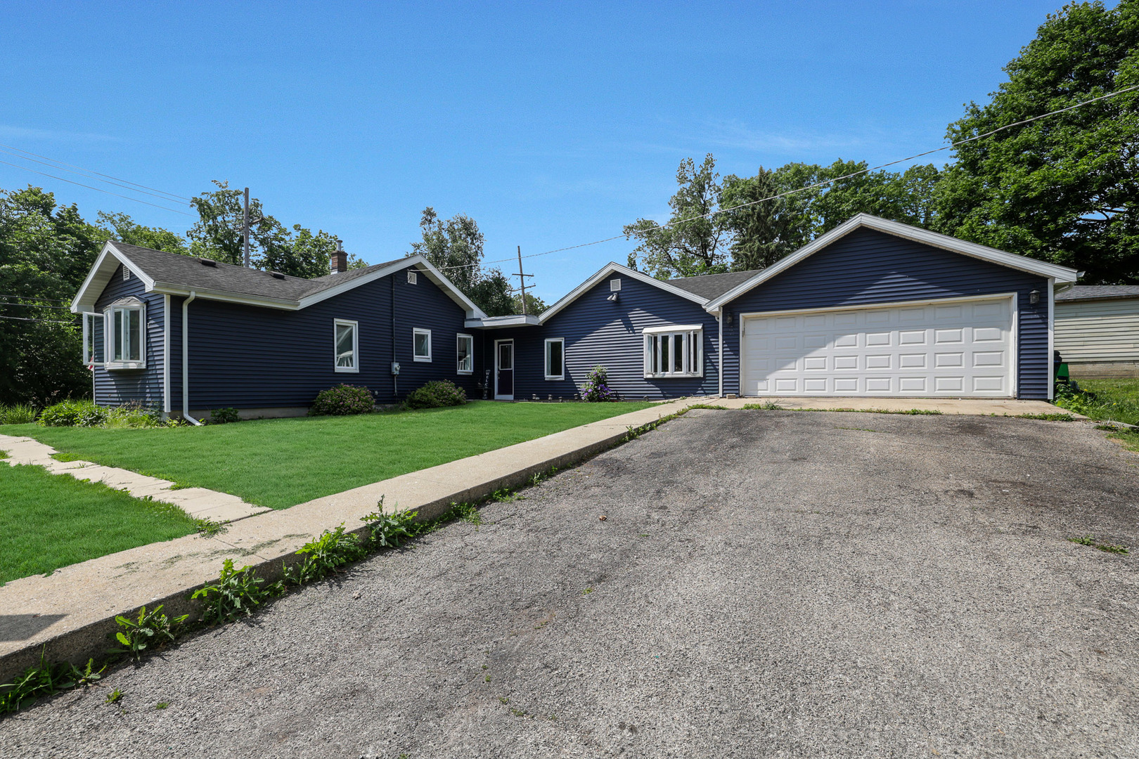 1452 Raymond Street, South Elgin, IL 60177