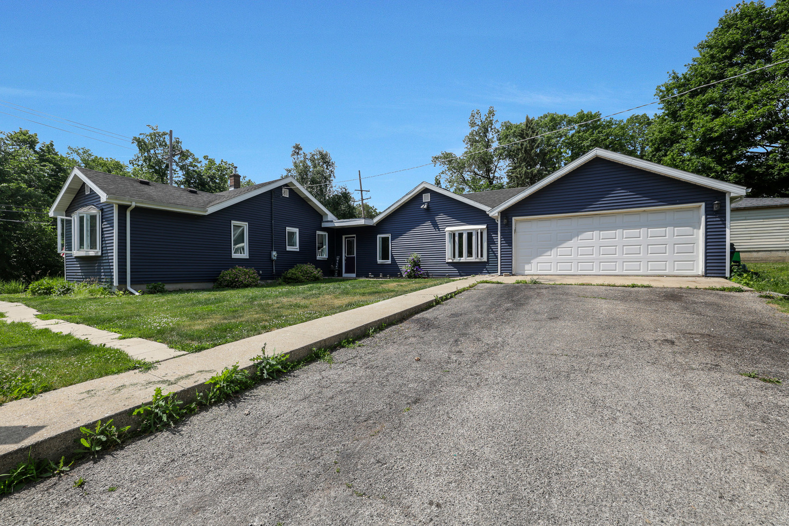 1452 Raymond Street, South Elgin, IL 60177