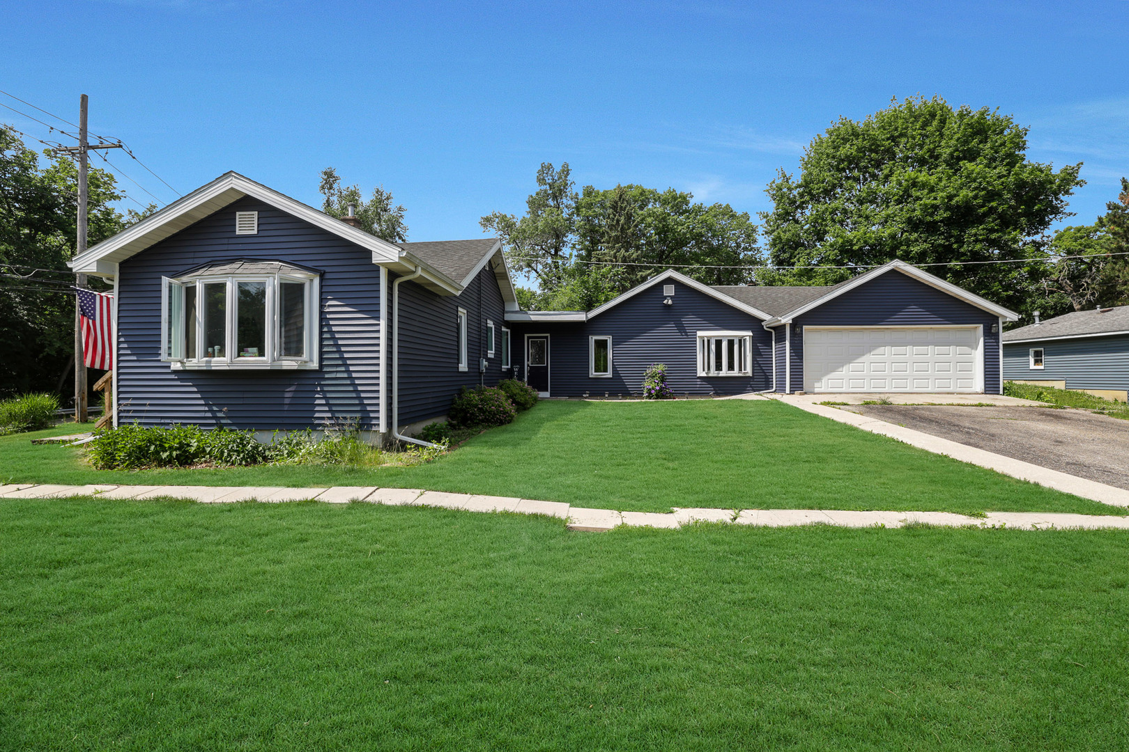 1452 Raymond Street, South Elgin, IL 60177