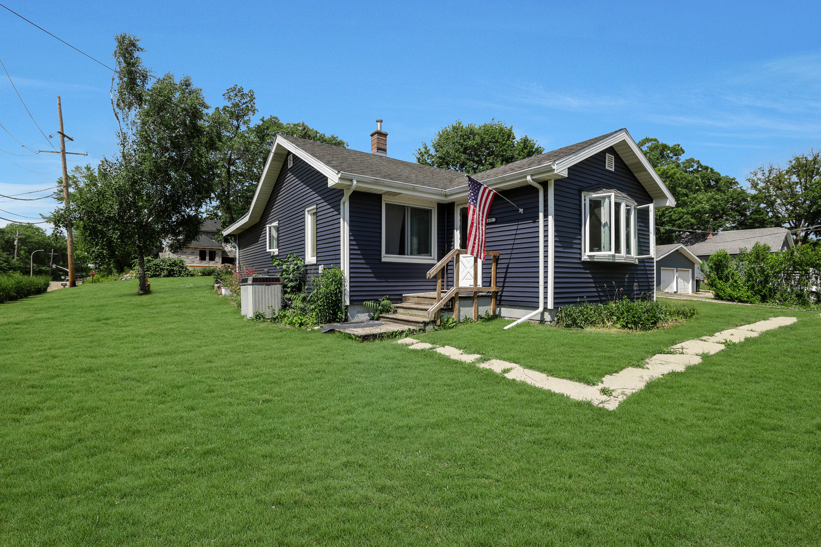 1452 Raymond Street, South Elgin, IL 60177
