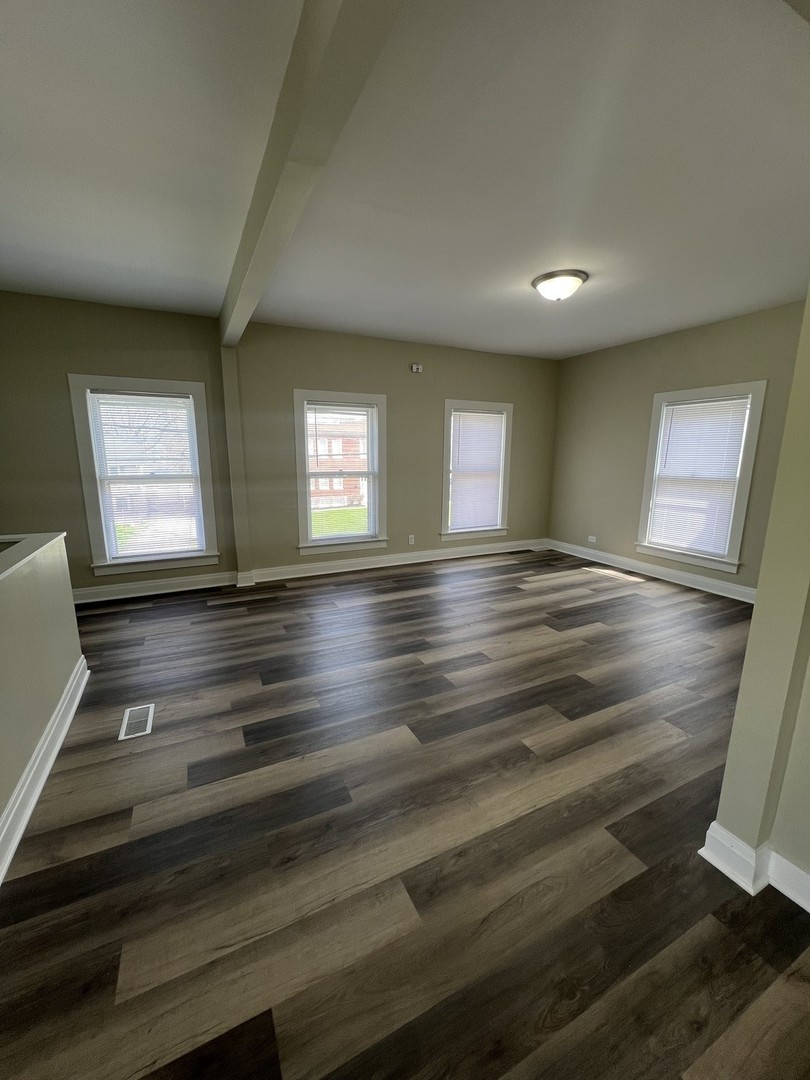 411 N Madison Street, Woodstock, IL 60098