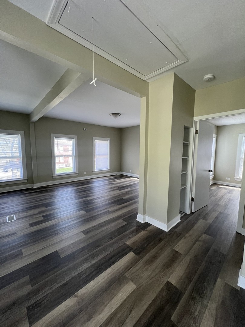 411 N Madison Street, Woodstock, IL 60098