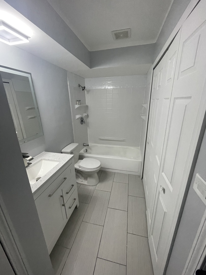 5204 Midlothian Turnpike #222, Crestwood, IL 60418