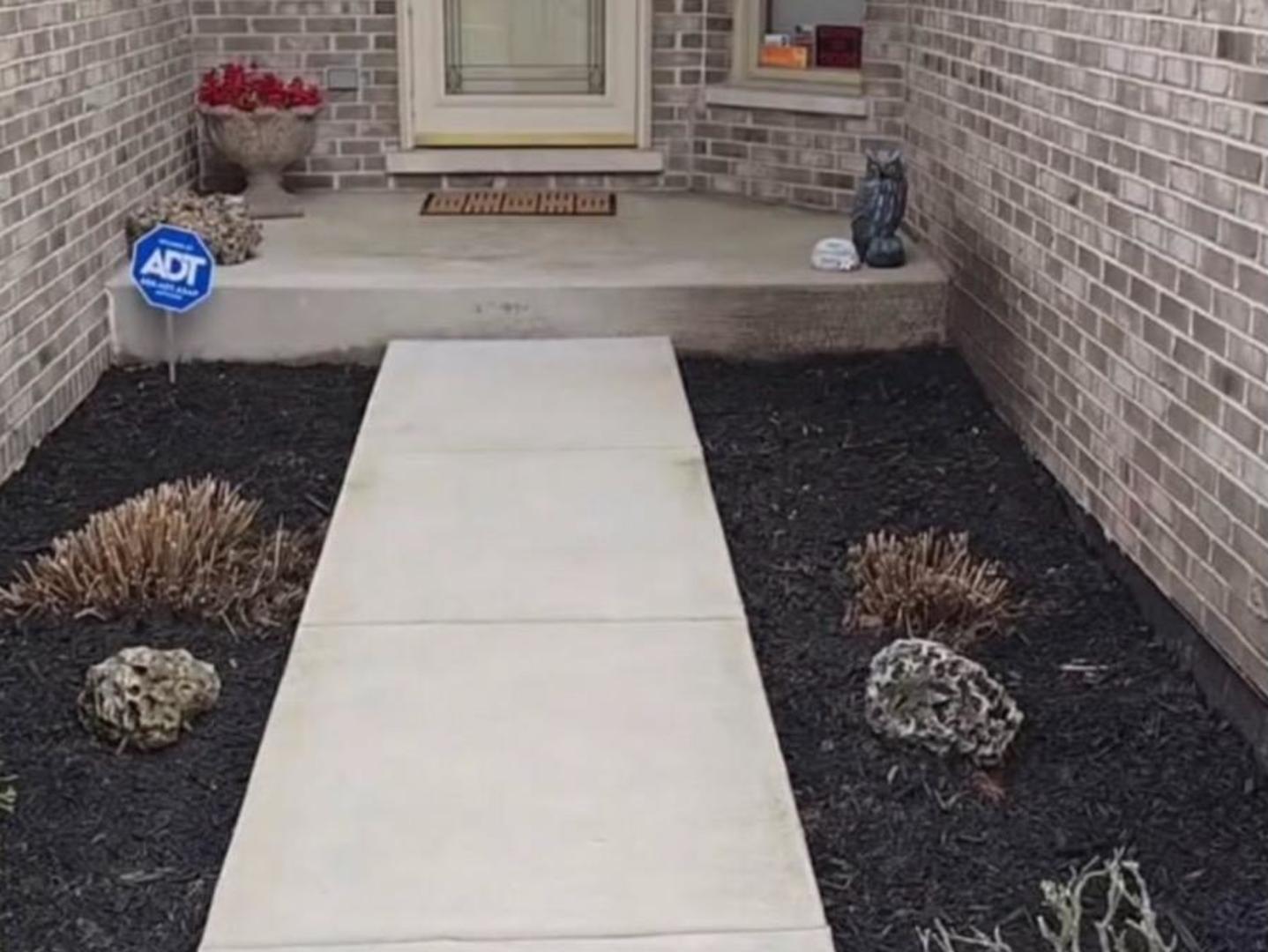 6919 Lexington Court, Tinley Park, IL 60477