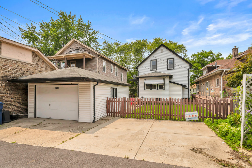 12553 Greenwood Avenue, Blue Island, IL 60406