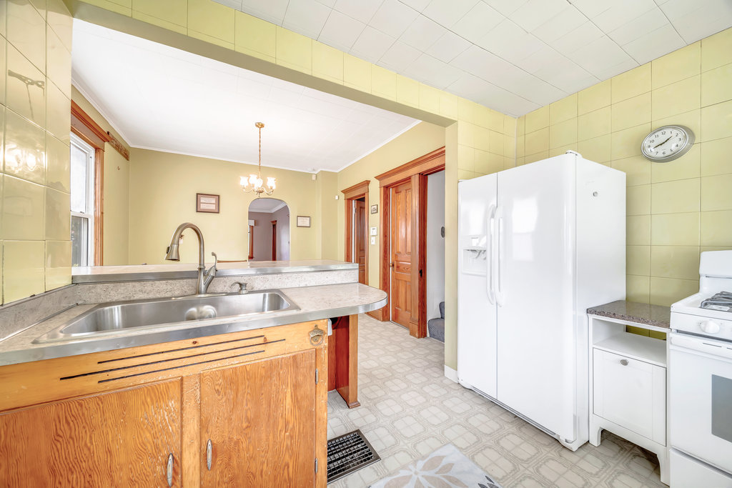 12553 Greenwood Avenue, Blue Island, IL 60406