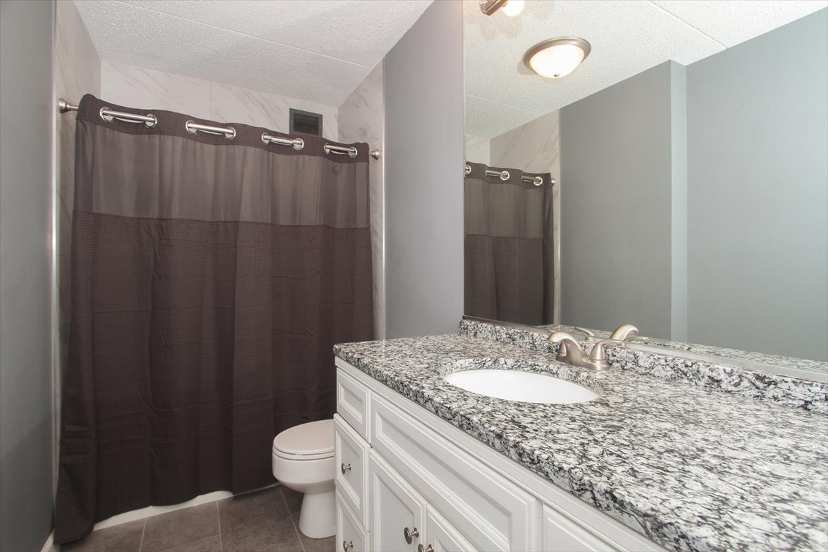 2005 S Finley Road #1102, Lombard, IL 60148
