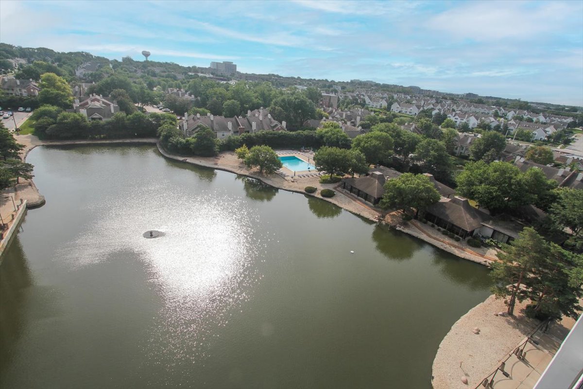 2005 S Finley Road #1102, Lombard, IL 60148