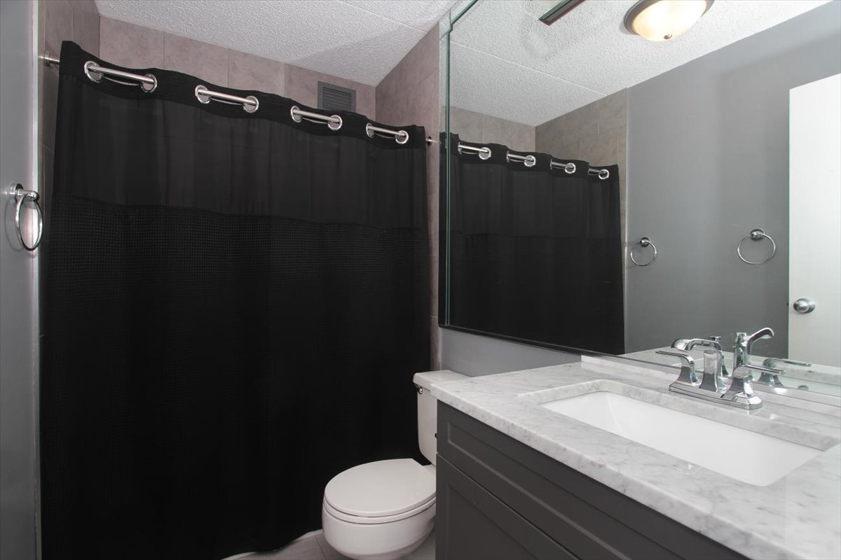 2005 S Finley Road #1102, Lombard, IL 60148