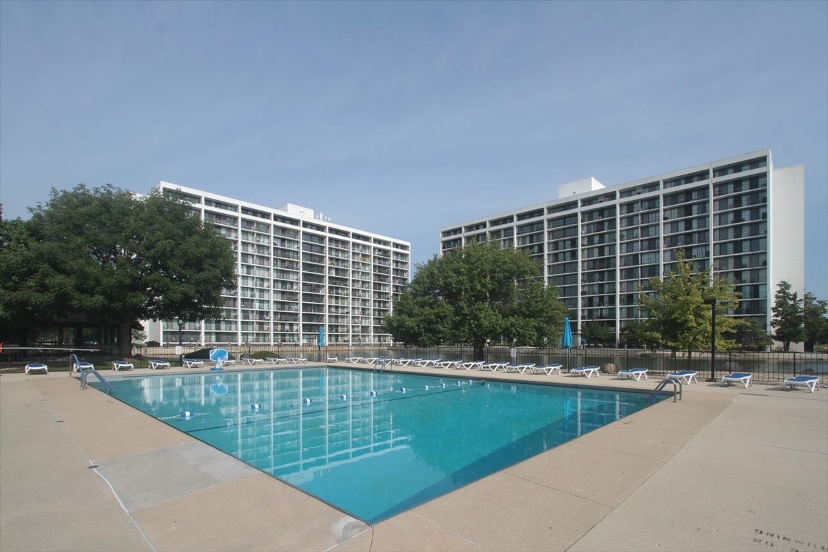 2005 S Finley Road #1102, Lombard, IL 60148