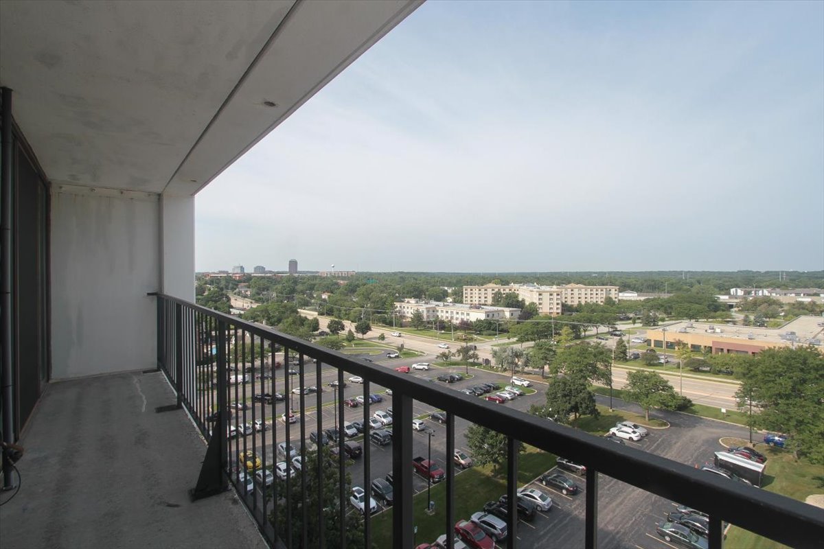 2005 S Finley Road #1102, Lombard, IL 60148