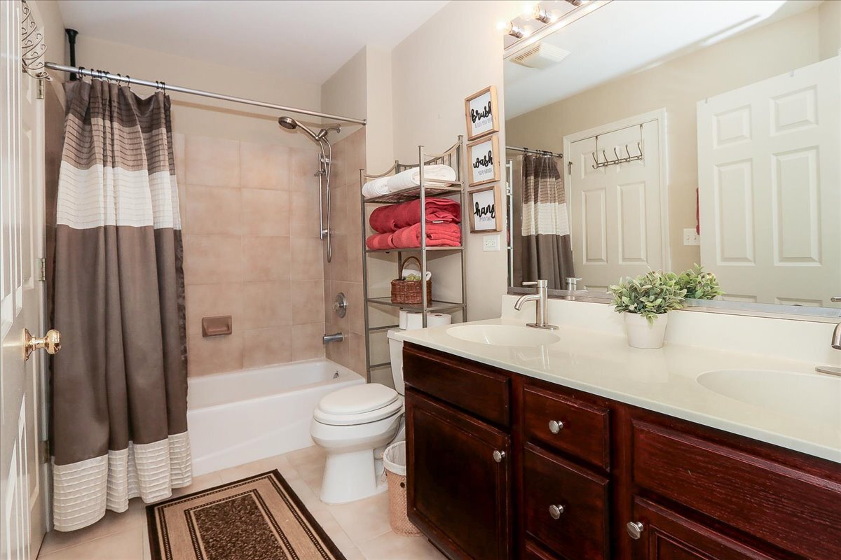 768 W St Johns Place, Addison, IL 60101