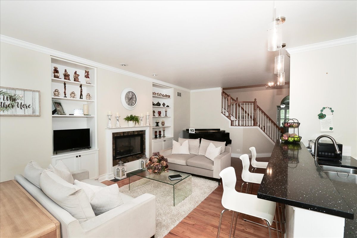 768 W St Johns Place, Addison, IL 60101