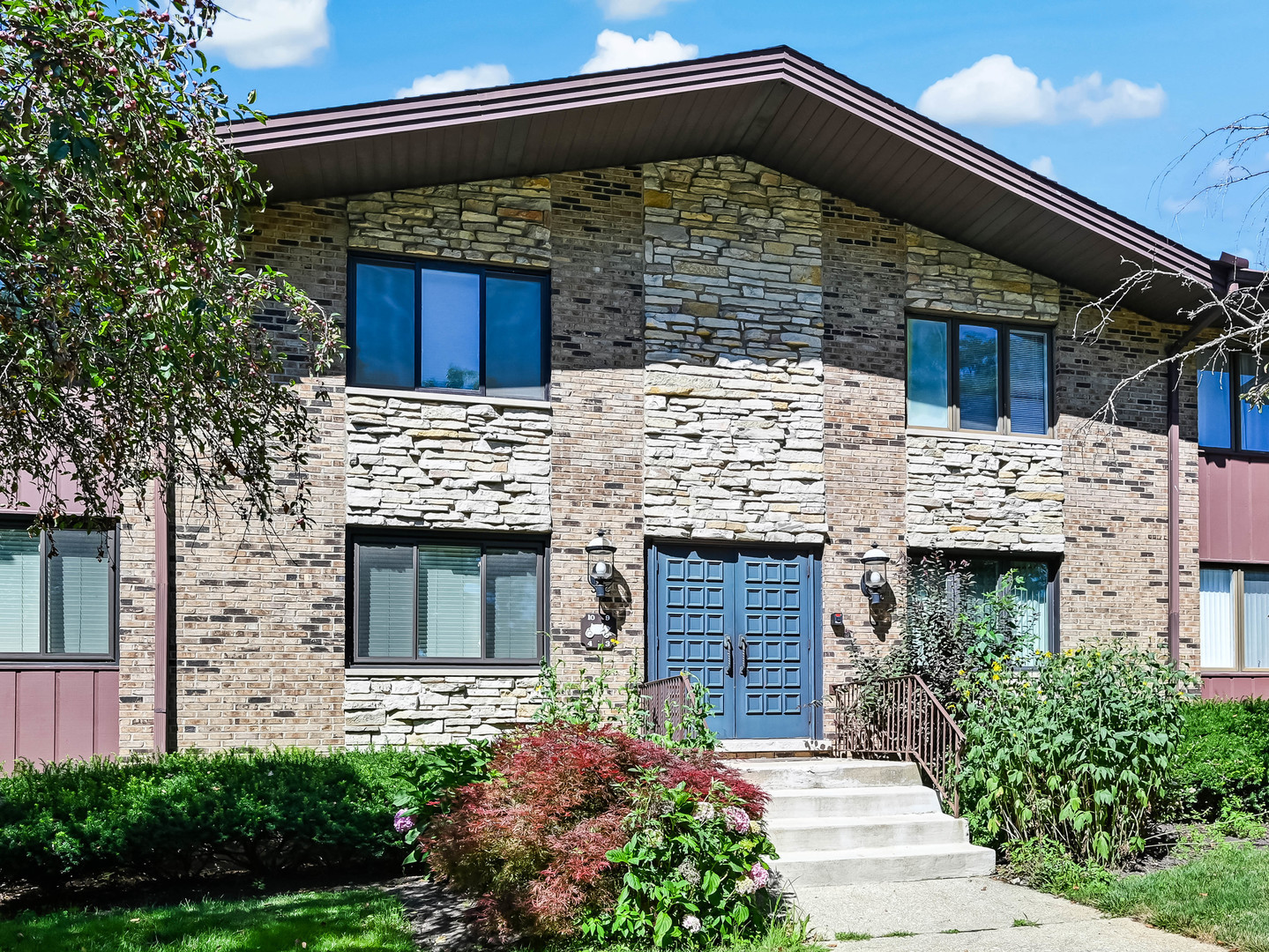 1640 Royal Oak Road #4, Darien, IL 60561