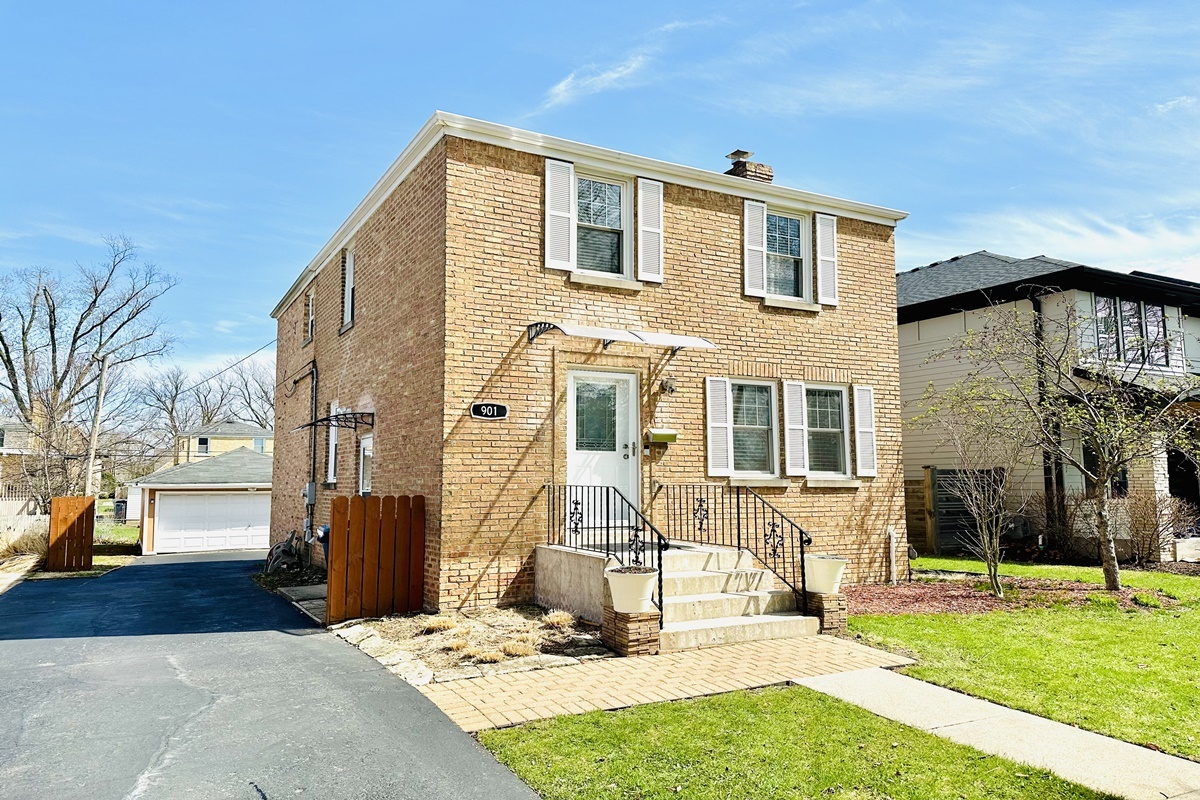 901 S Fairfield Avenue, Elmhurst, IL 60126