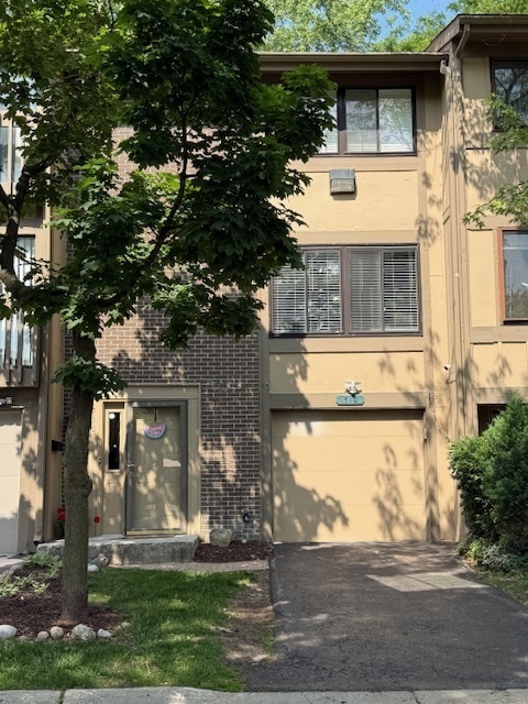 510 Isle Royal Bay, Roselle, IL 60172